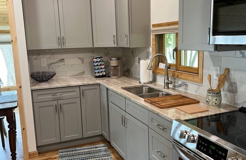 Galena Cottage | STONE RIVERSIDE COTTAGE is just a few steps from the SASSAFRAS RIVERS edge