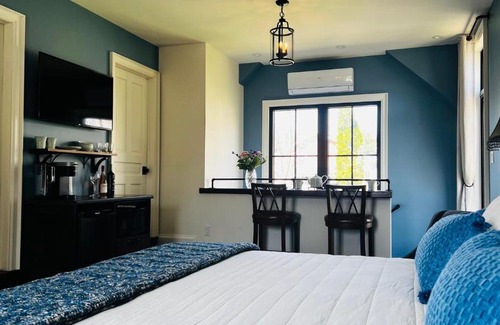 Stratford House | Stone's Throw Stratford - The Loft plus bedroom