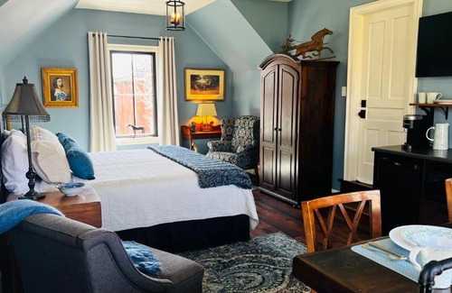 Stratford House | Stone's Throw Stratford - The Loft plus bedroom