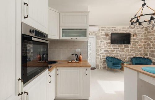 Risan Apartment | Stone sea apartment