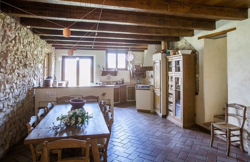 Genga Villa | Stone villa, with private pool, immersed in the greenery of Frasassi Park.