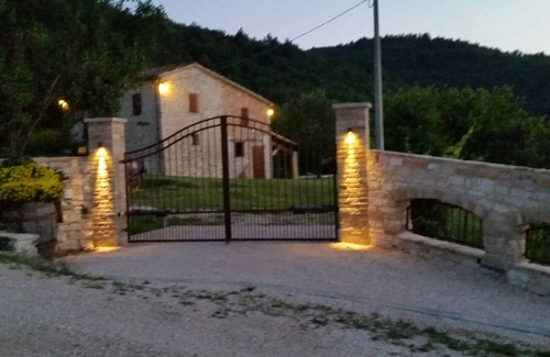 Genga Villa | Stone villa, with private pool, immersed in the greenery of Frasassi Park.