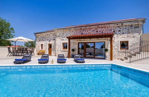 Sukosan House | Stone Villa Miandri