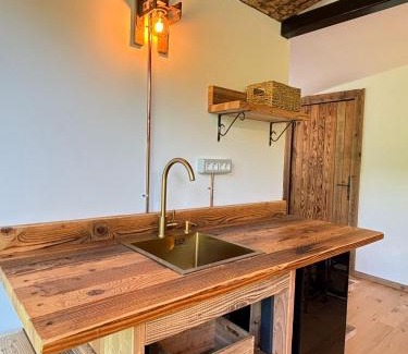 Oestii Paminteni House | Stone Village Transfagarasan