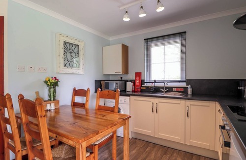 Contin Cottage | STONE WATER COTTAGE, pet friendly, with a garden in Strathpeffer