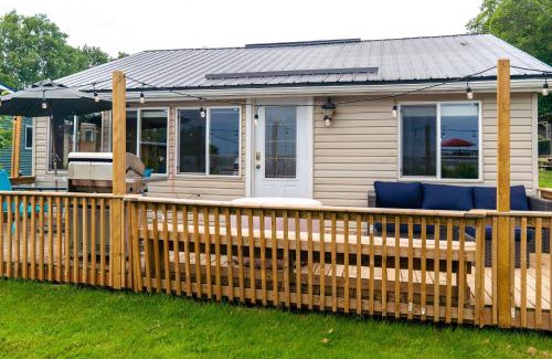 Carrying Place Apartment | Stoneburg Cove Cottages