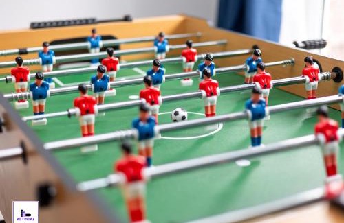 Leeds House | Stonecliffe Thirty Three By Alt-Stay - Leeds Contractor and Relocation Accommodation near M621 J1 with Master Ensuite, Kitchen, Laundry, Parking, Outdoor Space, Smart TV and Wi Fi - Long Stay Ready with Weekly and Monthly Rates