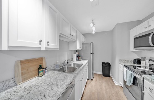 New Albany Apartment | Stonecrest 623, 2Bd Apt I Free Parking I Pool