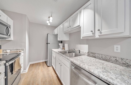 New Albany Apartment | Stonecrest 713, 2Bd Apt I Free Parking I Pool