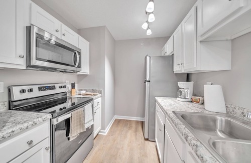 New Albany Apartment | Stonecrest 713, 2Bd Apt I Free Parking I Pool