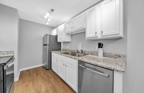 New Albany Apartment | Stonecrest 910, 2Bd Apt I Free Parking I Pool