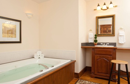 Ledyard Bed & Breakfast | Stonecroft Country Inn