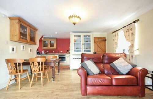 Alwinton Cottage | STONECROP COTTAGE, pet friendly, country holiday cottage in Alwinton