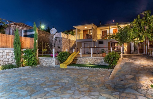 Kalamitsi House | Stoned Traditional House just 3km from amazing beaches