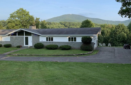 Stamford House | Stonefield Farm is the perfect getaway any time of the year.