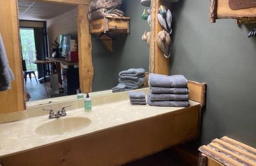 Eureka Springs Apartment | Stonegate Lodge 2 Queen Beds WIFI 50in Roku TV Salt Water Pool Room #105