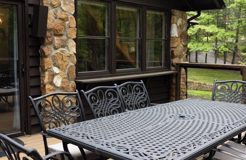Hendersonville House | Stonegate Mountain Retreat Sleeps 12 4BR/4BA 3+ acres of peace and quiet!