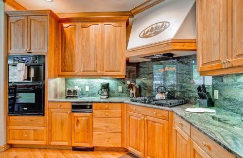 Highlands Townhomes Apartment | Stonegate Townhome 03 by East West Hospitality