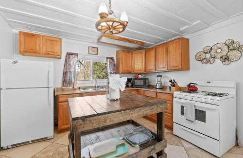 Big Bear Lake House | StoneHauz was built in 1926! It's a REAL CABIN!