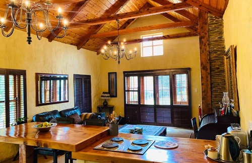 Emakhazeni Ski Chalet | Stonehaven Cottage