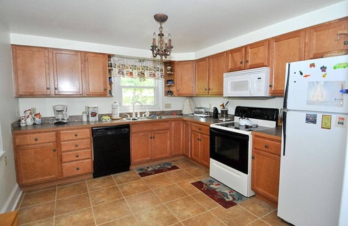 Berkeley Springs House | Stonehedge - 3 BR Cottage