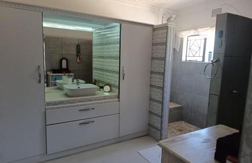 Oudtshoorn Apartment | Stonehenge Cottage