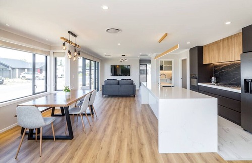 Martinborough Apartment | Stonehenge Retreat, Martinborough