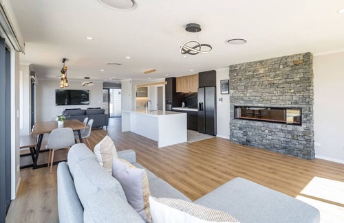 Martinborough Apartment | Stonehenge Retreat, Martinborough