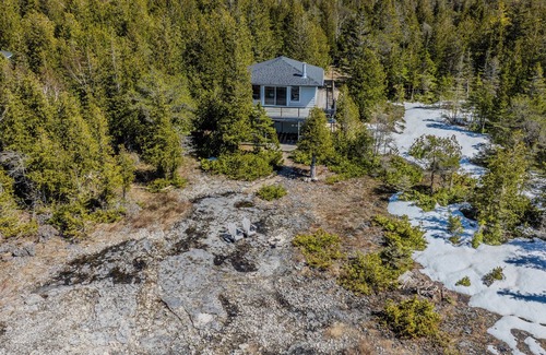 Northern Bruce Peninsula Cottage | Stonehenge Tobermory - Rustic Waterfront Retreat