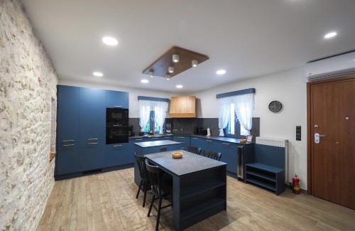 Dodoni House | Stonehouse Grace