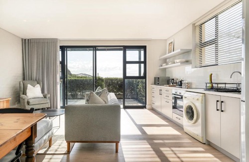 Westlake Apartment | Stonehurst Views - 1 Bed Flatlet