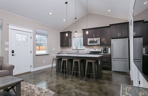 Wasilla Cottage | Stoneridge Place Cottage #4 - Vacation or Executive Retreat 1Br 1Ba Garage!