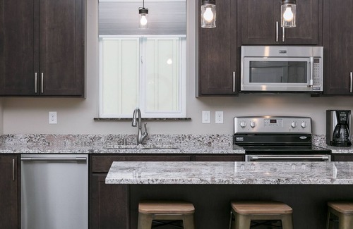 Wasilla Cottage | Stoneridge Place Cottage #4 - Vacation or Executive Retreat 1Br 1Ba Garage!