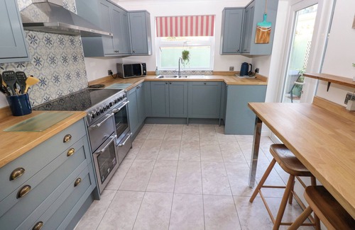Tenby Cottage | STONES THROW, pet friendly, country holiday cottage in Tenby