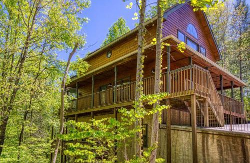 Pigeon Forge House | Stones Throw- You Get 560 in Free Attraction Tickets, Resort Pool, Game Room