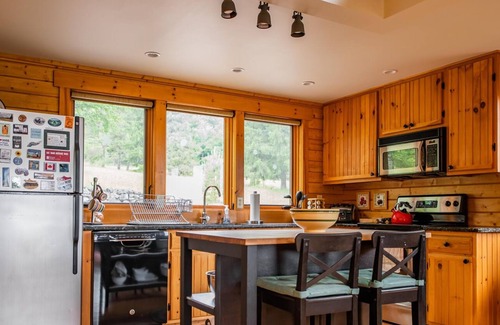 Eagles Mere House | "Stonewall Cabin" is a secluded home with a private pond in Eagles Mere