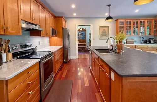 Lexington House | Stonewall Escape - Downtown Lexington