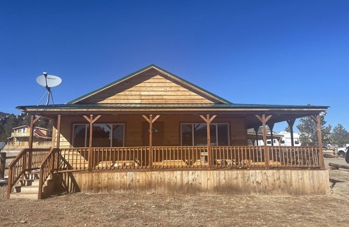 Stonewall House | Stonewall Meadows Cabin with beautiful views.