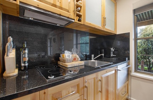 Stone Well Apartment | Stonewell Haven Spa Suite 2