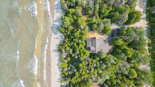Lion's Head House | Stonewood - Private Shoreline Log Cabin