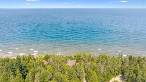 Lion's Head House | Stonewood - Private Shoreline Log Cabin