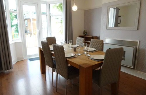 Stonnall House | Stoney Court, Sleeps 17, Near NEC, City Centre, BHX