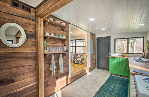 Nellysford Cottage | Stoney Creek Cottage: Waterfront Hot Tub, Fire Pit