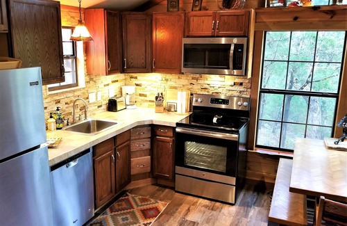 Bulverde Cabin | Stoney Porch Guest Cabin