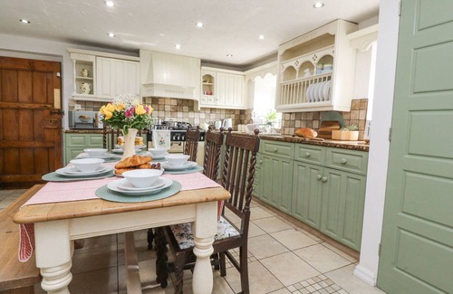 Higher Walton Cottage | STONEYCROSS COTTAGE, pet friendly, with a garden in Ribchester