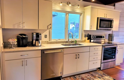 Stonington House | Stonington borough 2 bedroom, Sleeps 6 guests, close to beach,