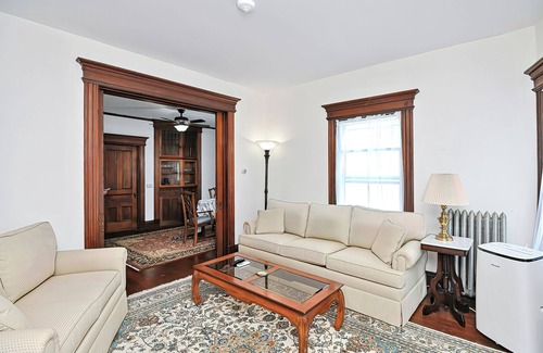 Stonington Apartment | Stonington Borough steps to shops, dining and water