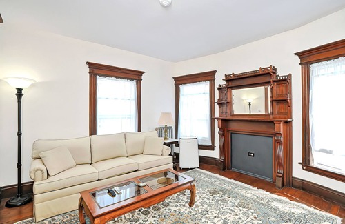 Stonington Apartment | Stonington Borough steps to shops, dining and water