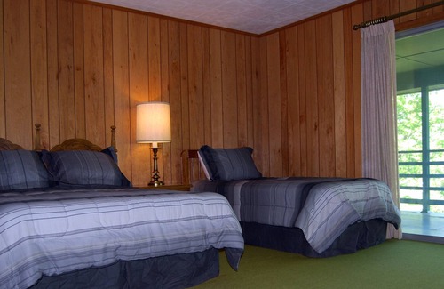 Hot Springs House | Stony Bottom Lodge on Lake Moomaw: Exclusive Dock/Access