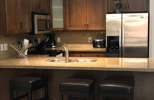 South Pandosy Condo | Stop Searching! Beautiful Suite @ Playa Del Sol - Now's The Time To Book! 2023